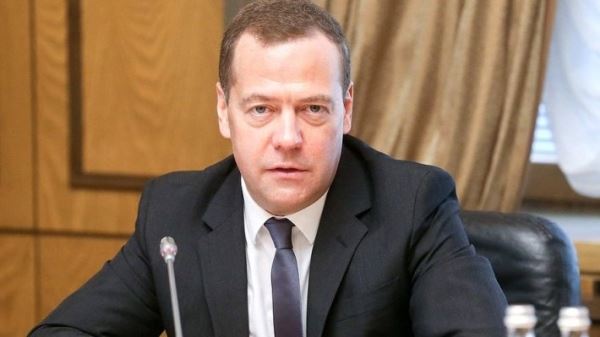 Медведев пообещал областным театрам поддержку, реконструкцию и 1,5 млрд рублей