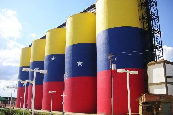 Венесуэла поставляет нефть в Россию, Китай и Индию в обход санкций